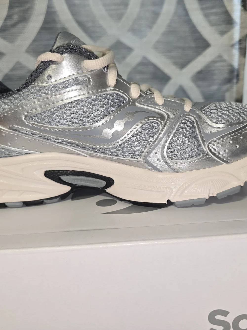 Saucony comfort cream upper